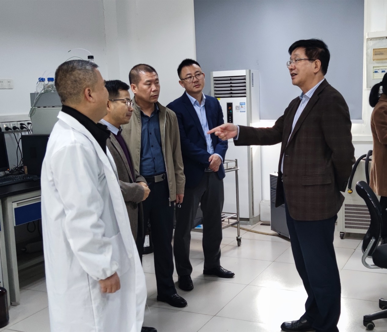 说明: E:\实验室安全管理\实验室安全检查\2022\学期未检查照片\新建文件夹 (4)\111.jpg